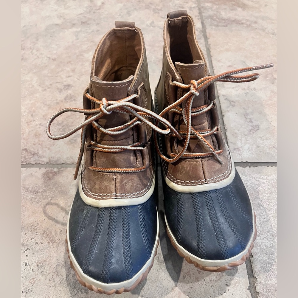 Women’s Brown and Blue Duck Boots made by sorel